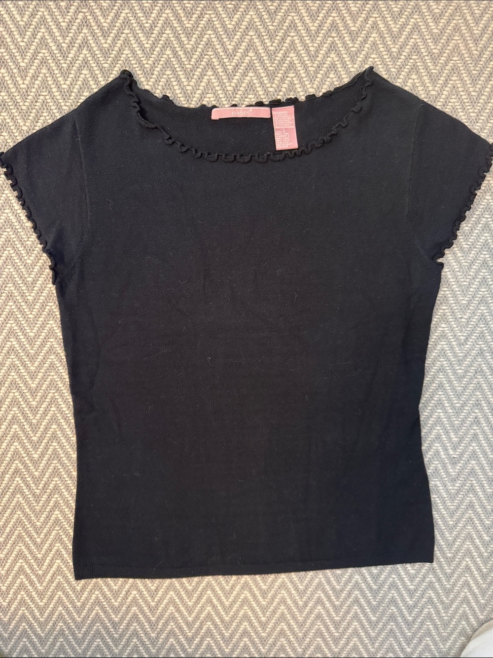 Easel Black Short Sleeve Ruffle-Edge Tee size Large Stretch